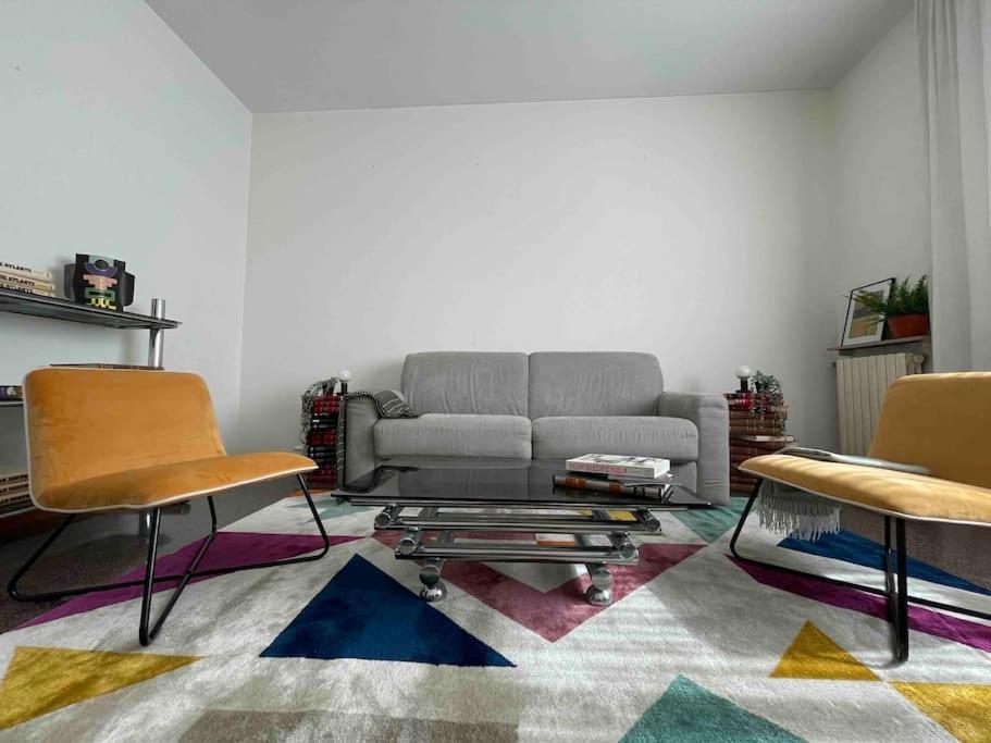 Artsy Flat With Shared Pool