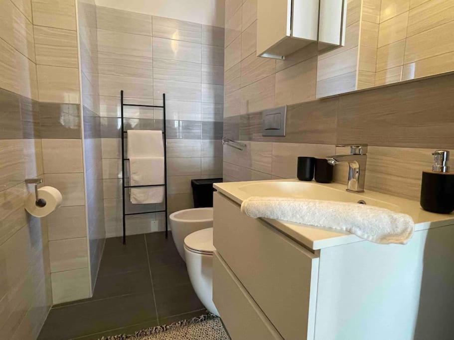 Artsy Flat With Shared Pool Appartement