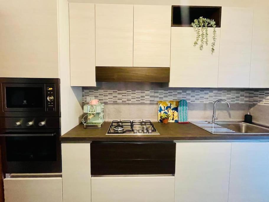 Artsy Flat With Shared Pool * Milan