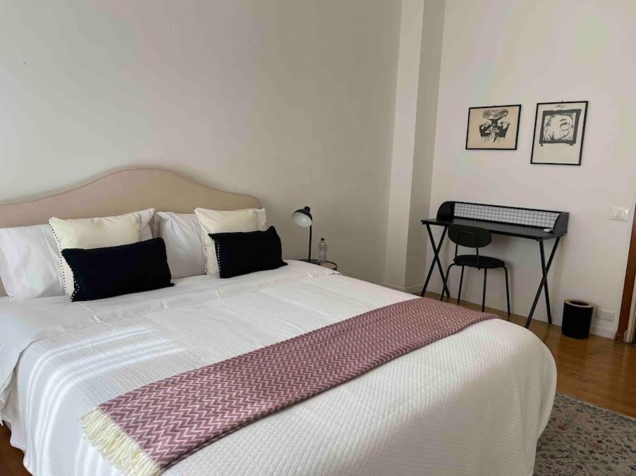 Artsy Flat With Shared Pool Appartement