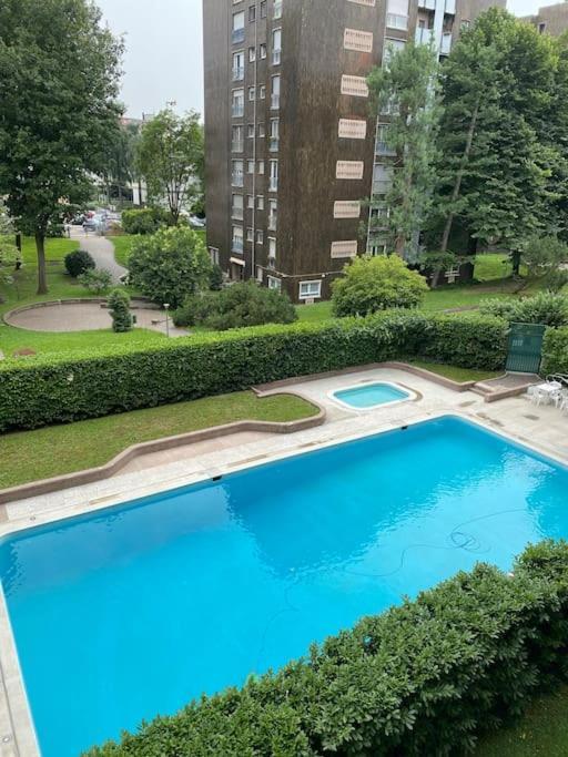 Appartement Artsy Flat With Shared Pool